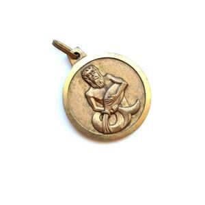 Vintage Estate Gold Tone Bronze Aquarius Zodiac Medallion Necklace Pendant
